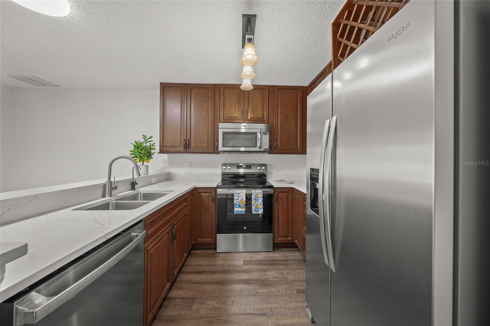 Image 6 of 25 For 4198 Oakhurst Circle W 3147