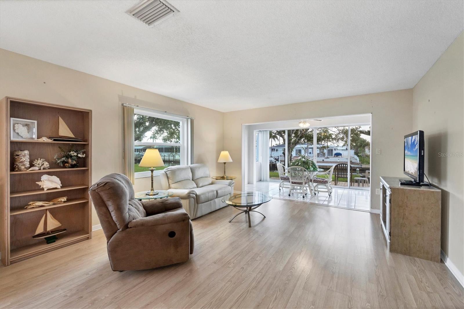 Image 3 of 57 For 4607 Mount Vernon Drive 4607