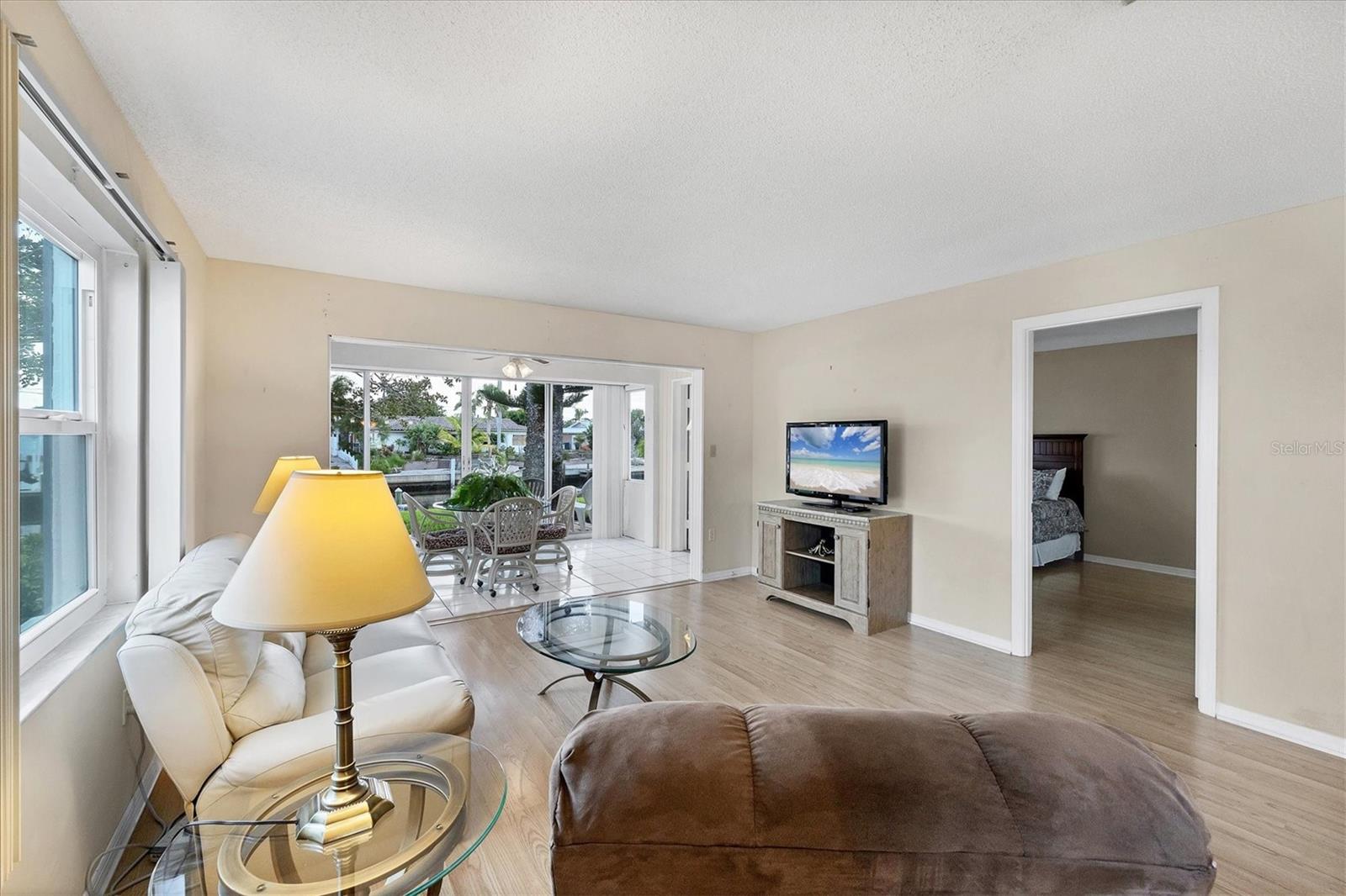Image 4 of 57 For 4607 Mount Vernon Drive 4607
