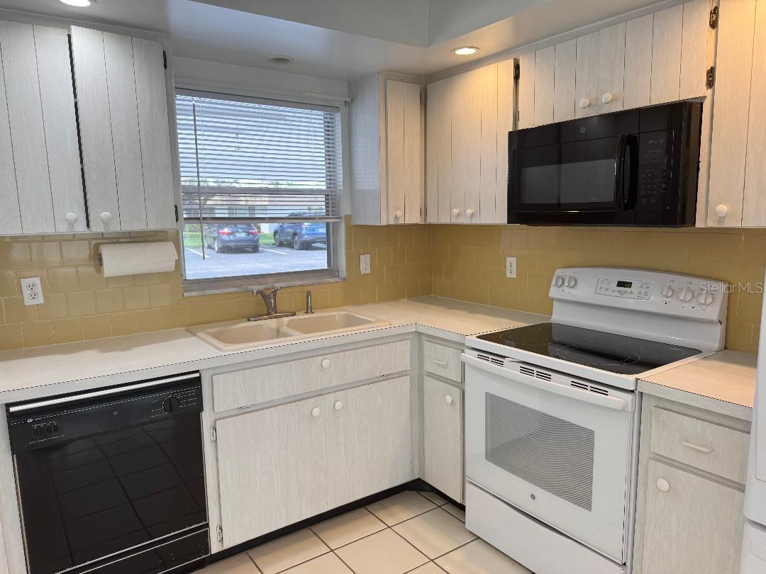 Image 6 of 26 For 5531 Riverbluff Circle V9