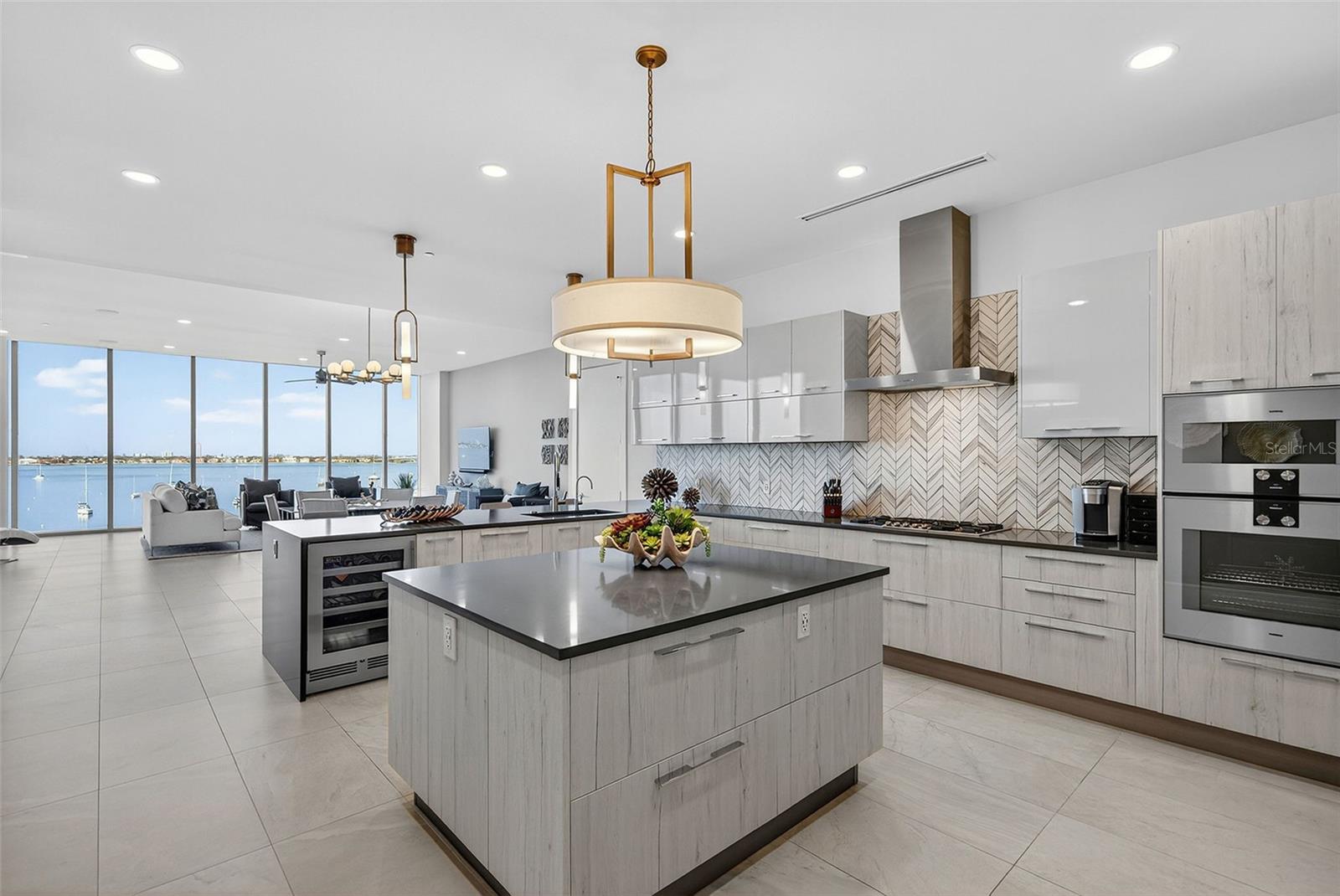 Image 10 of 73 For 605 Gulfstream Avenue 5s