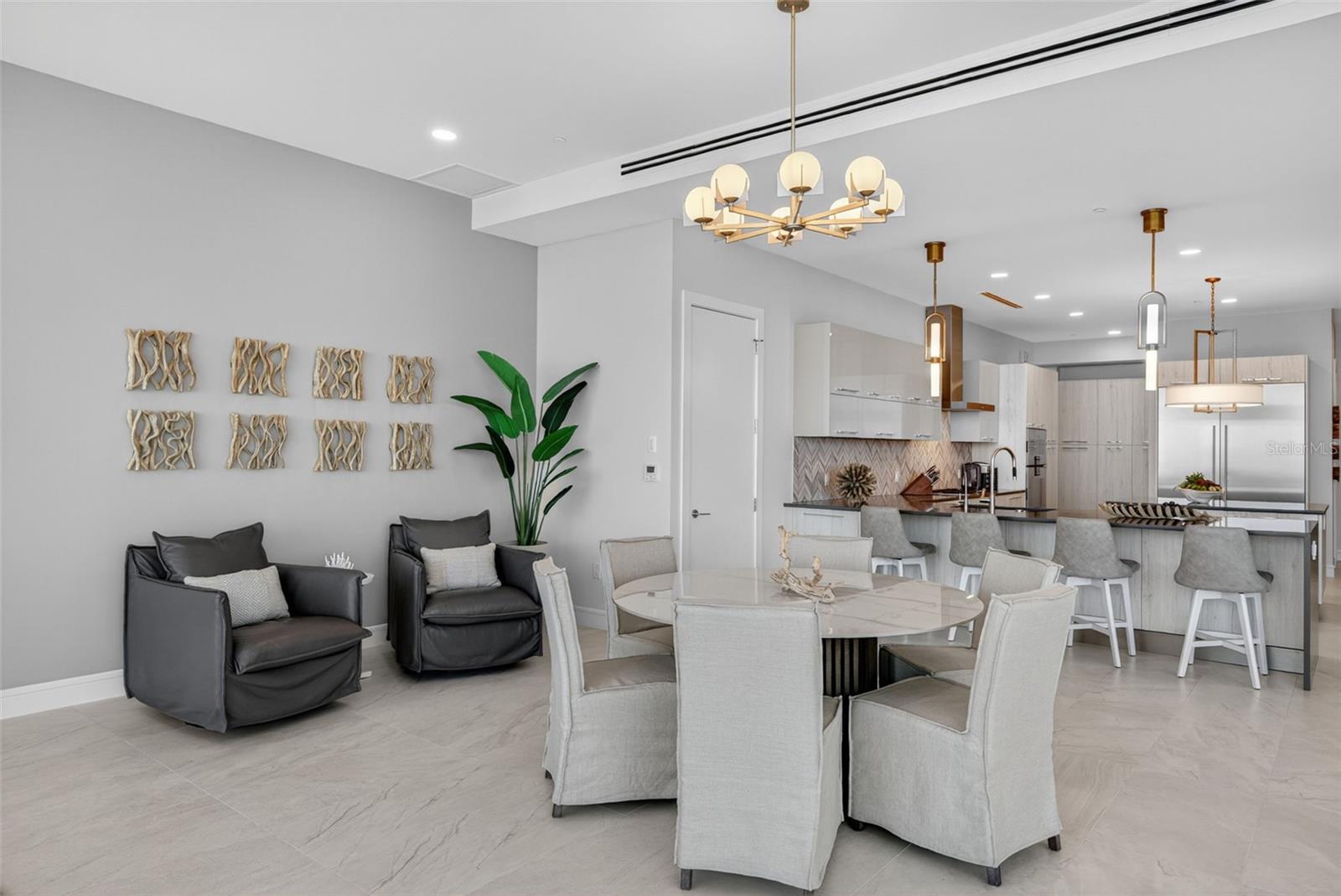 Image 21 of 73 For 605 Gulfstream Avenue 5s