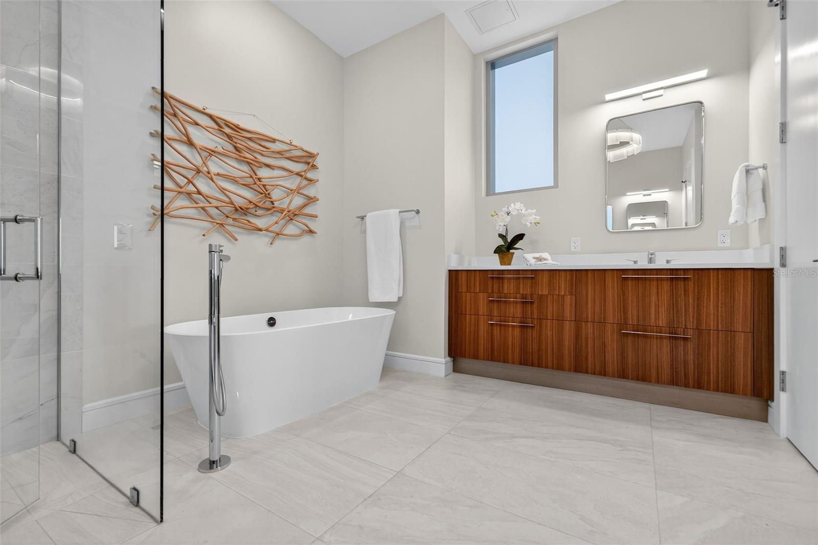 Image 30 of 73 For 605 Gulfstream Avenue 5s