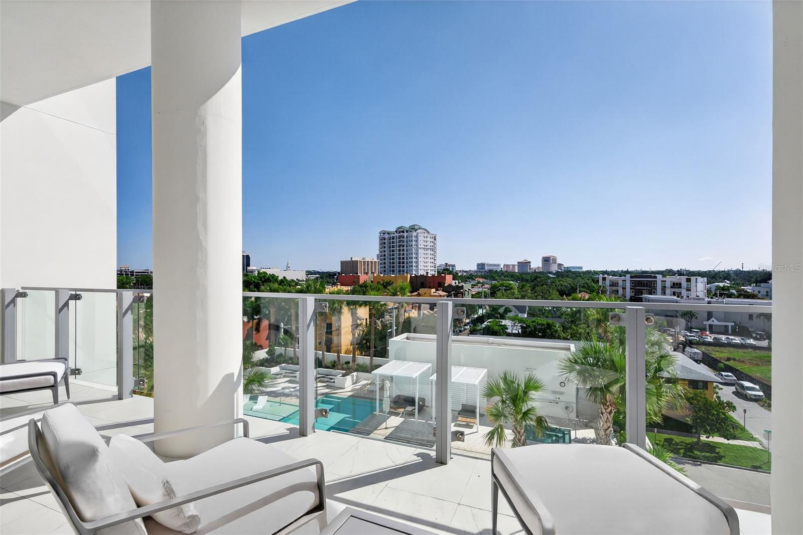 Image 37 of 73 For 605 Gulfstream Avenue 5s