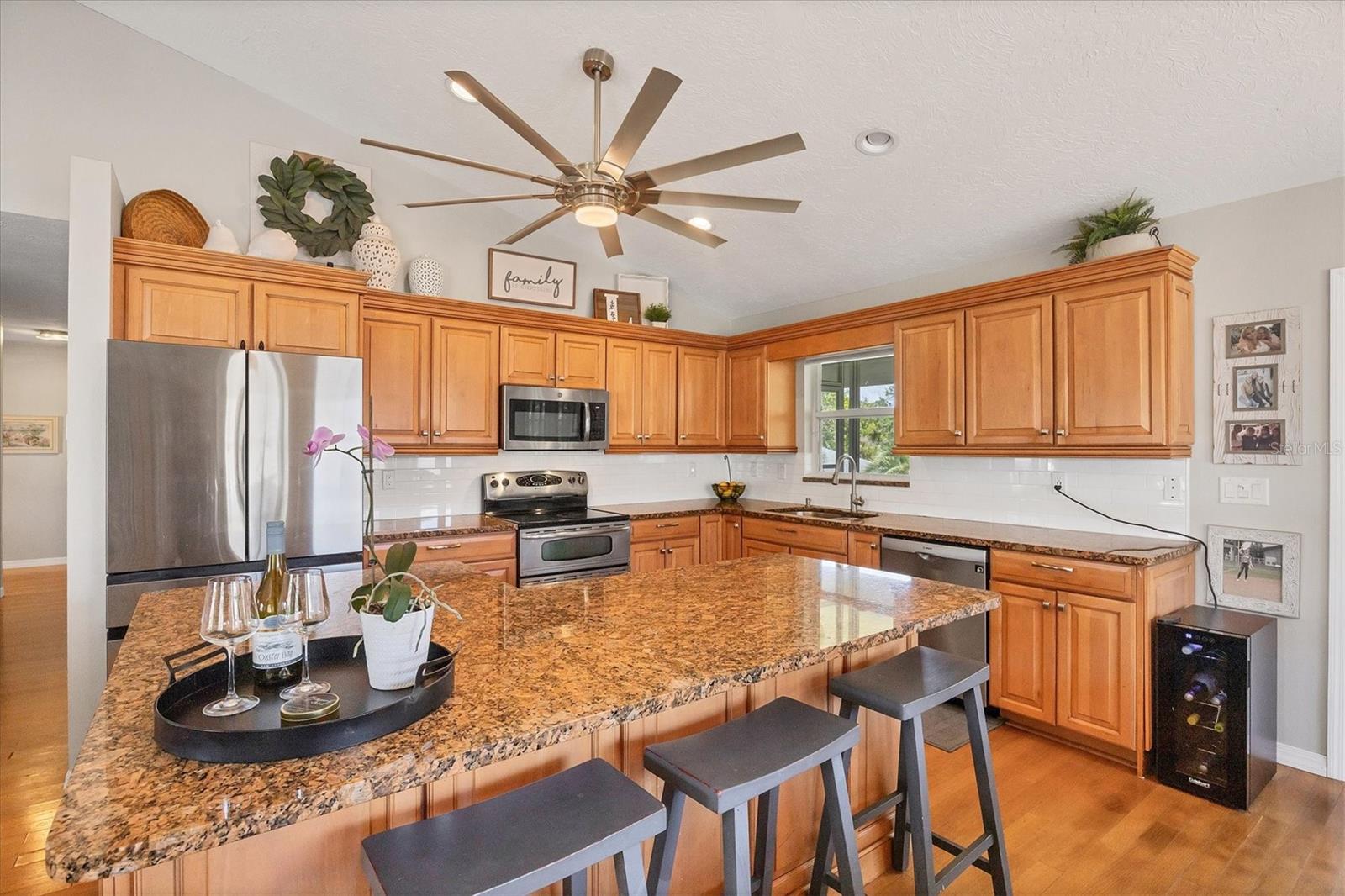 Image 18 of 56 For 1408 43rd Avenue Drive W