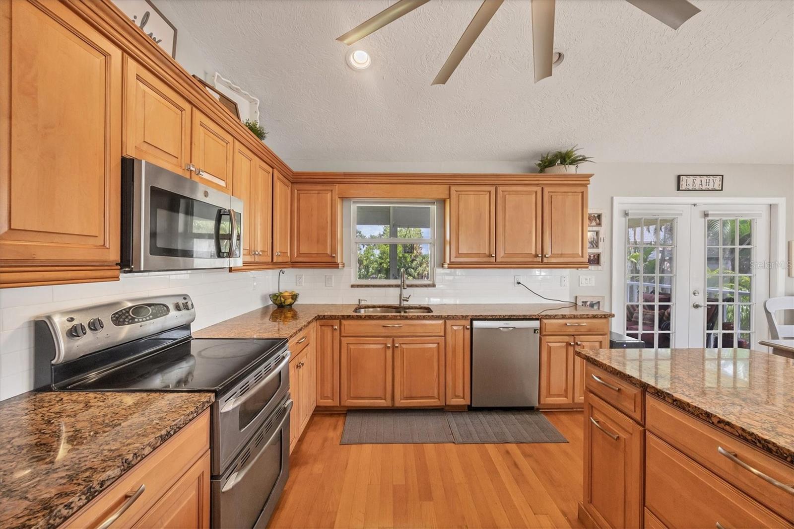 Image 21 of 56 For 1408 43rd Avenue Drive W