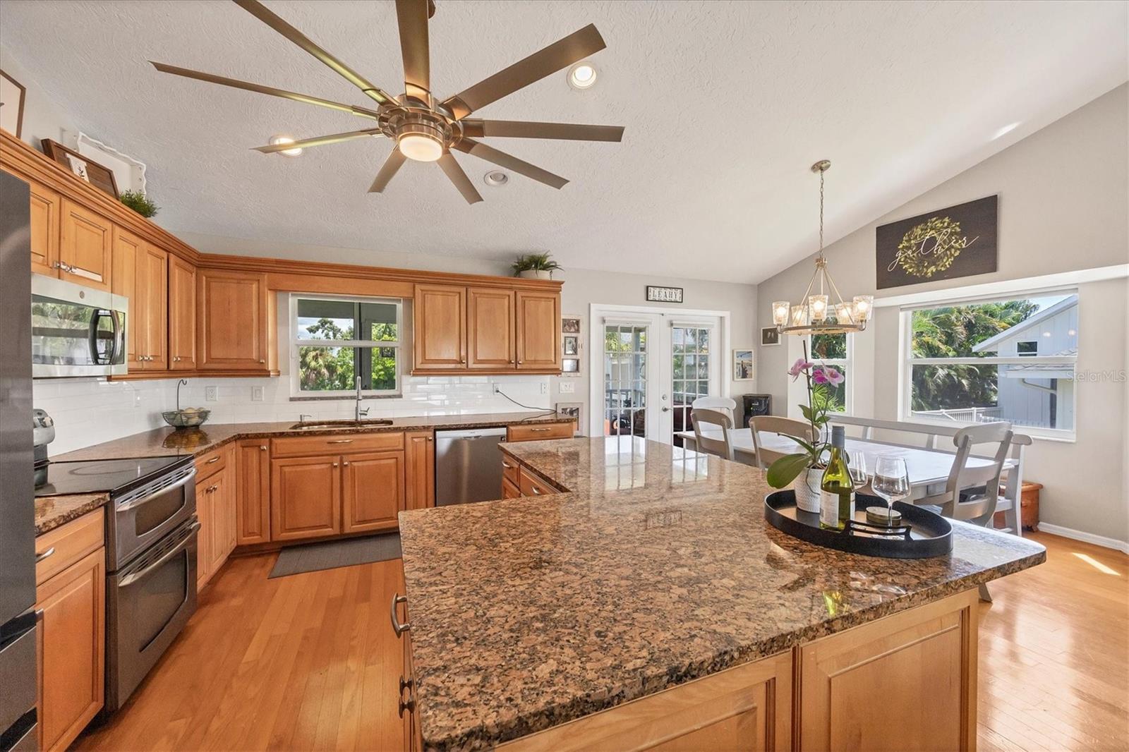 Image 22 of 56 For 1408 43rd Avenue Drive W