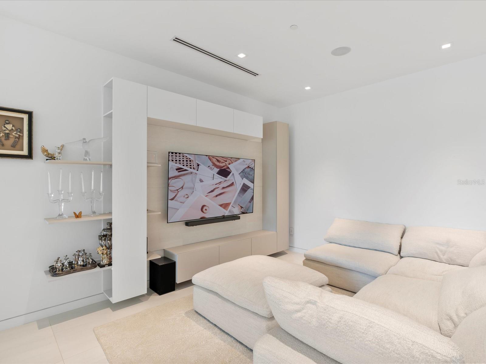 Image 12 of 52 For 16500 Collins Avenue Th8