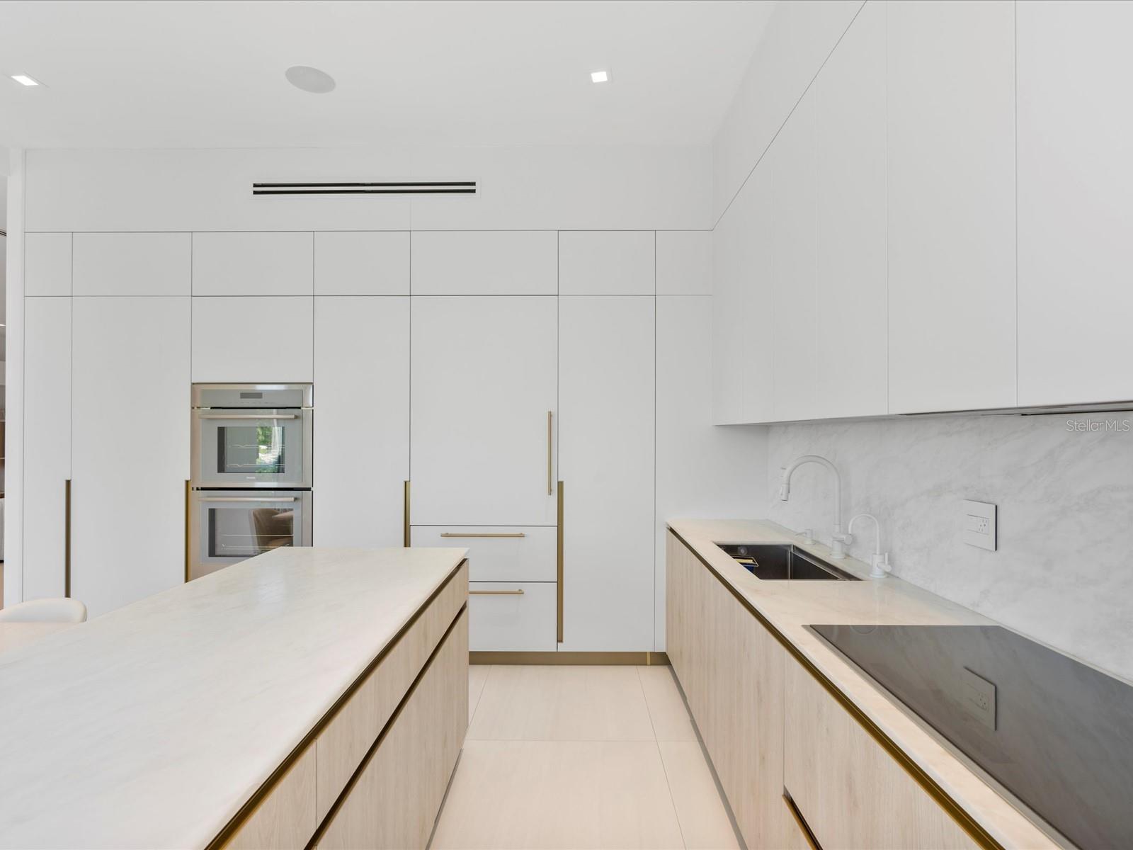 Image 13 of 52 For 16500 Collins Avenue Th8