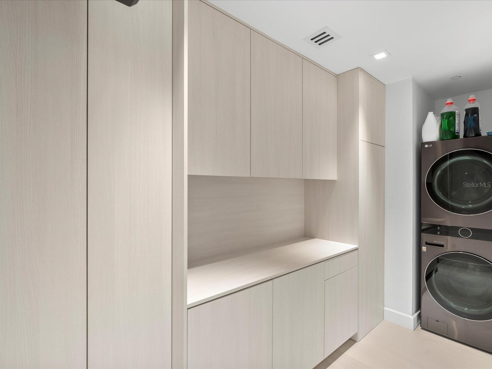 Image 14 of 52 For 16500 Collins Avenue Th8