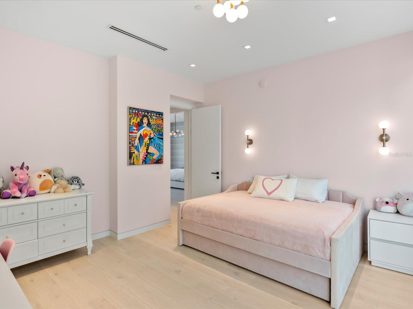 Image 22 of 52 For 16500 Collins Avenue Th8