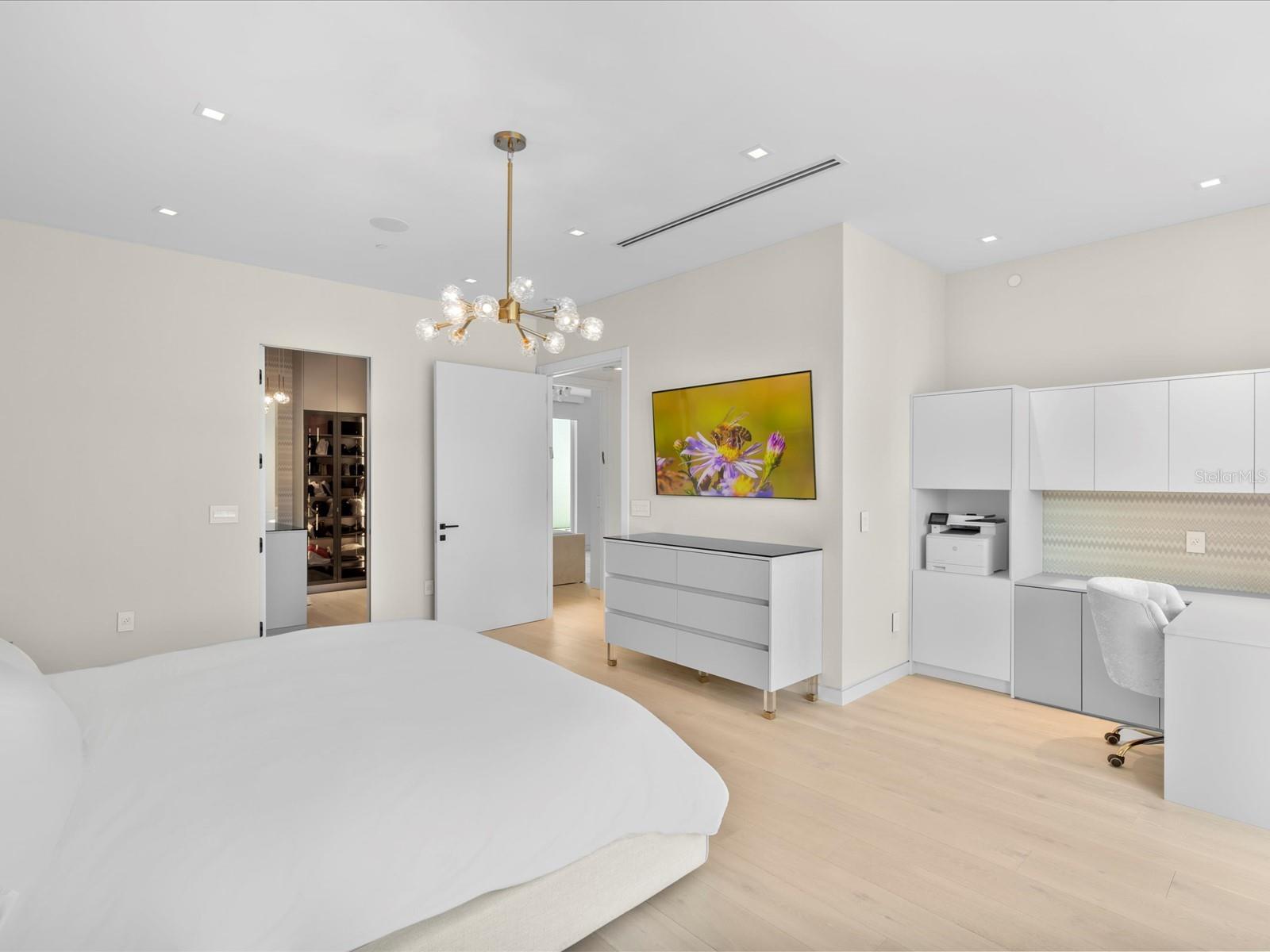 Image 24 of 52 For 16500 Collins Avenue Th8