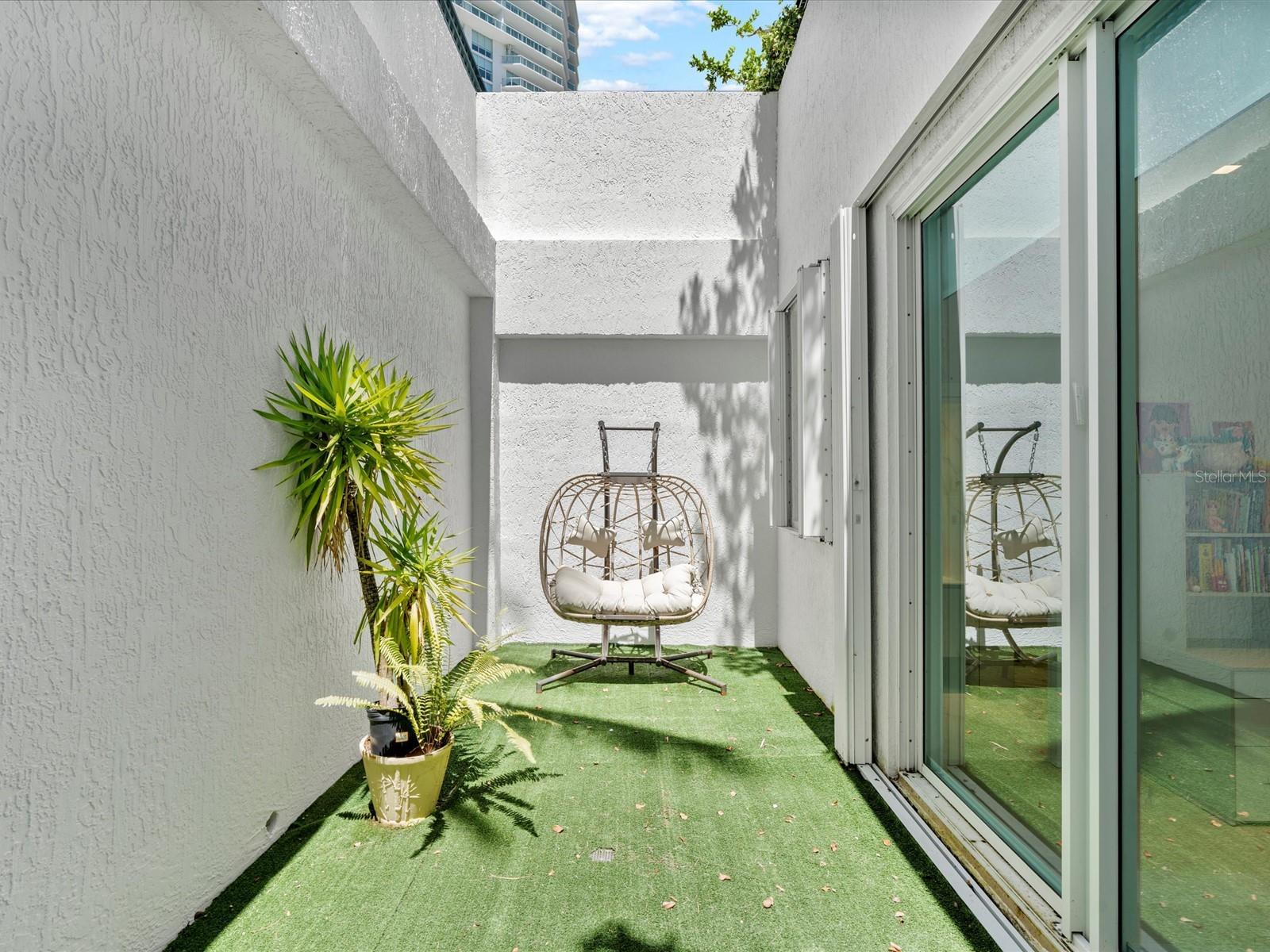 Image 29 of 52 For 16500 Collins Avenue Th8