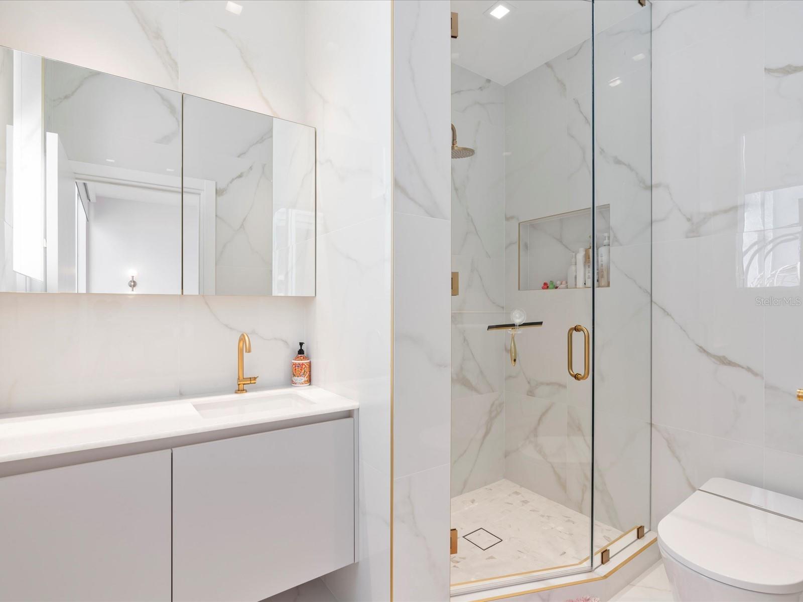 Image 31 of 52 For 16500 Collins Avenue Th8