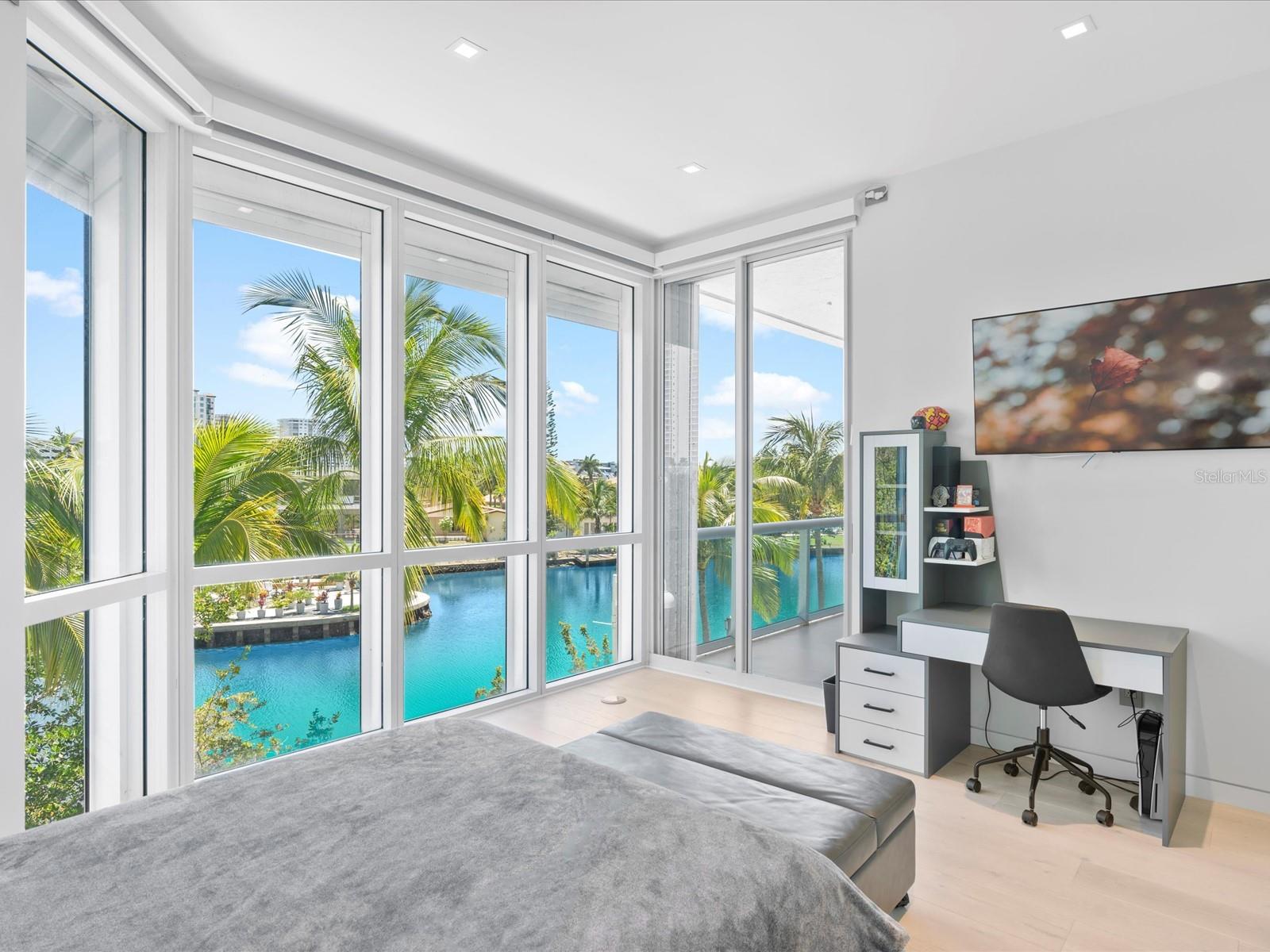 Image 34 of 52 For 16500 Collins Avenue Th8