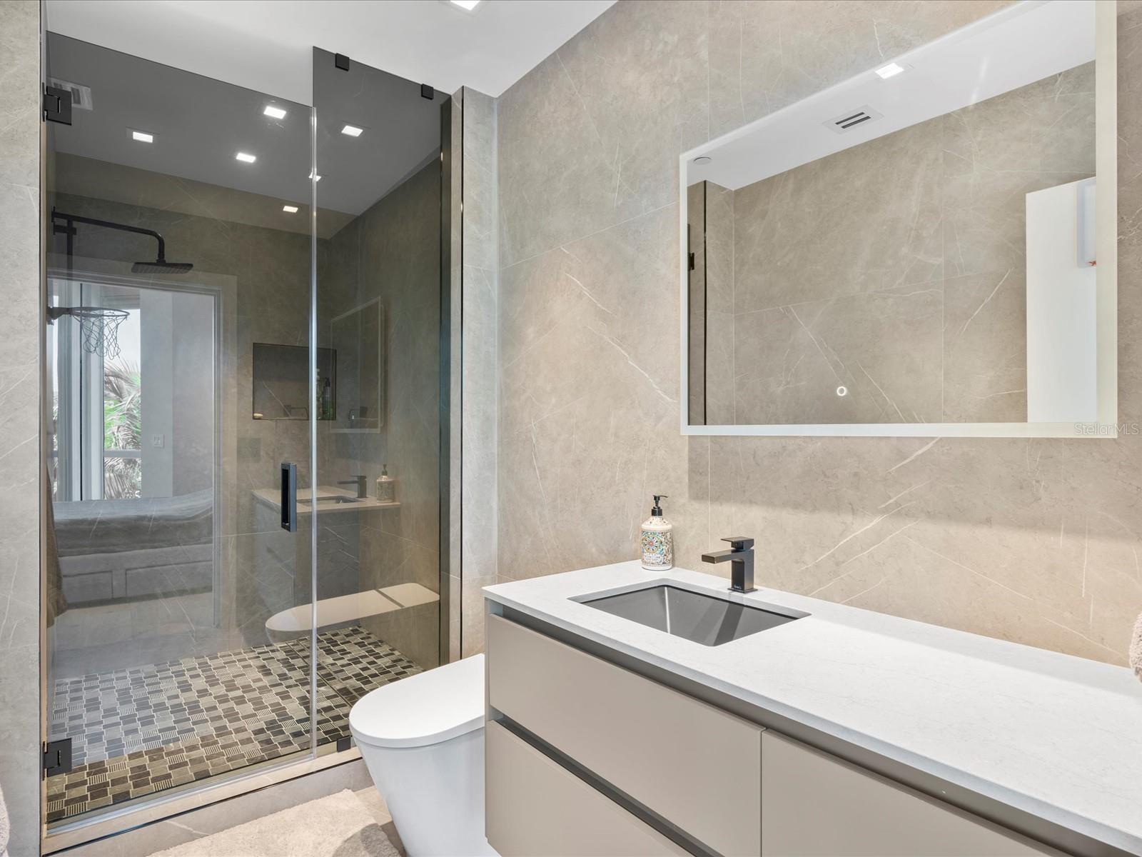 Image 35 of 52 For 16500 Collins Avenue Th8