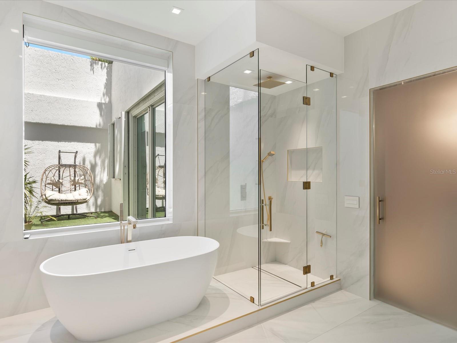 Image 39 of 52 For 16500 Collins Avenue Th8