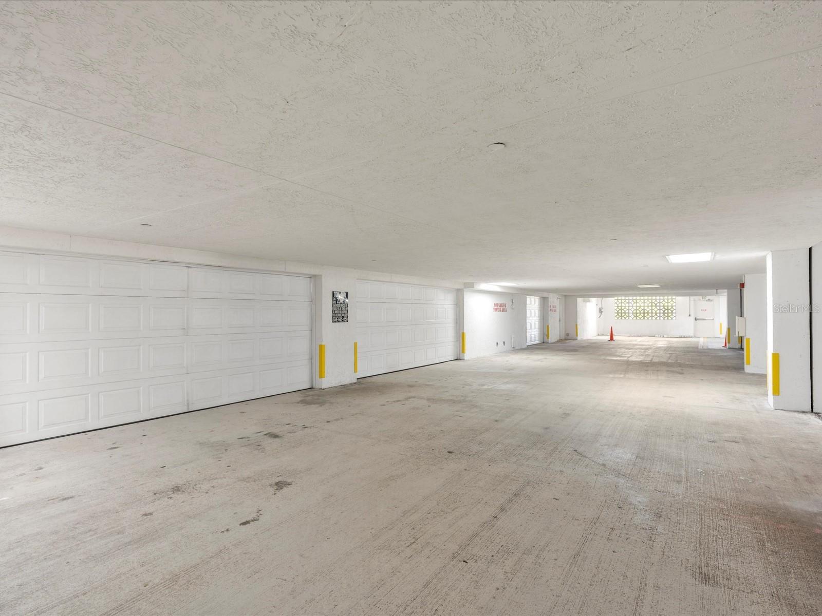 Image 41 of 52 For 16500 Collins Avenue Th8