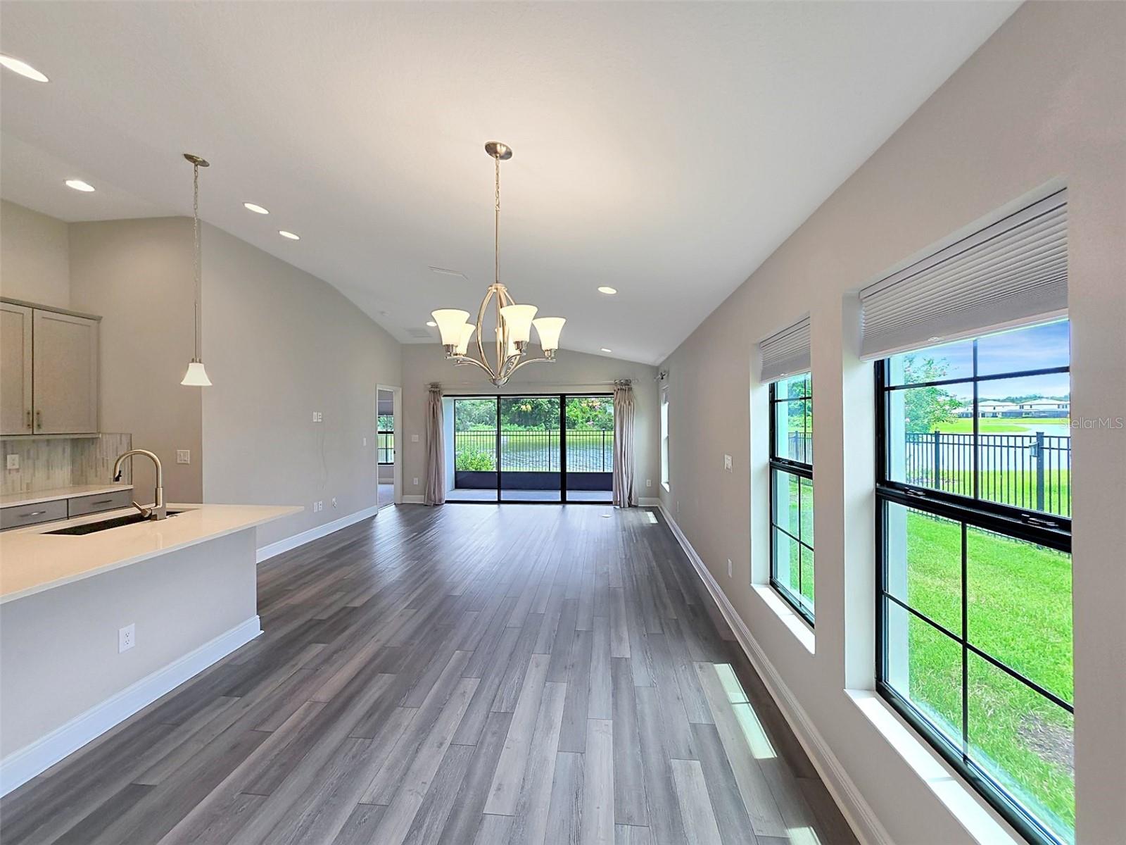Image 4 of 35 For 12554 Oak Hill Way