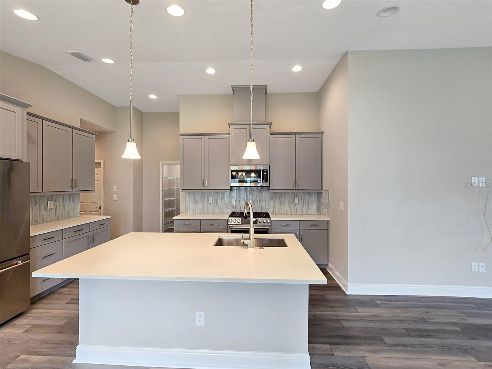 Image 5 of 35 For 12554 Oak Hill Way
