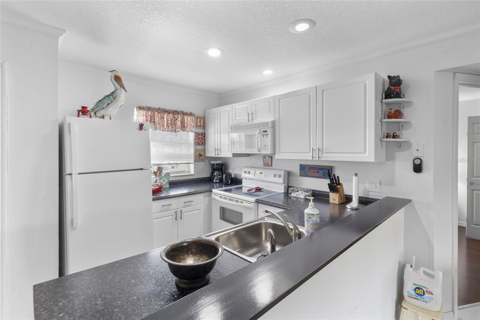 Image 3 of 25 For 25050 Sandhill Boulevard 8b1