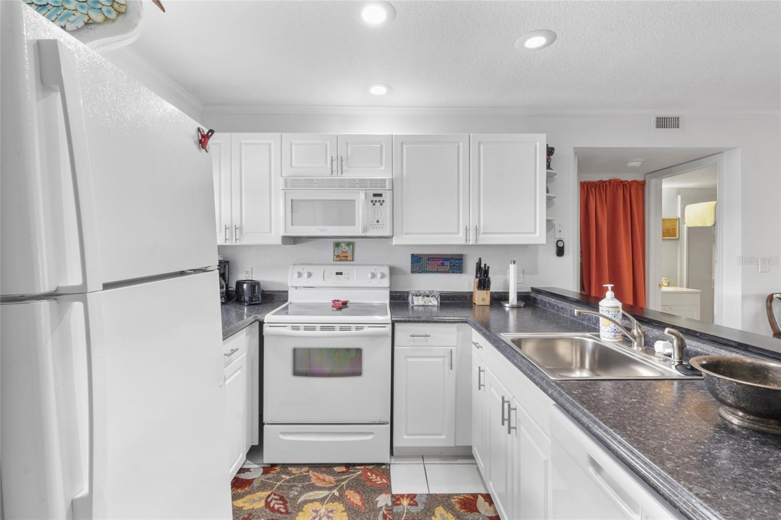 Image 4 of 25 For 25050 Sandhill Boulevard 8b1