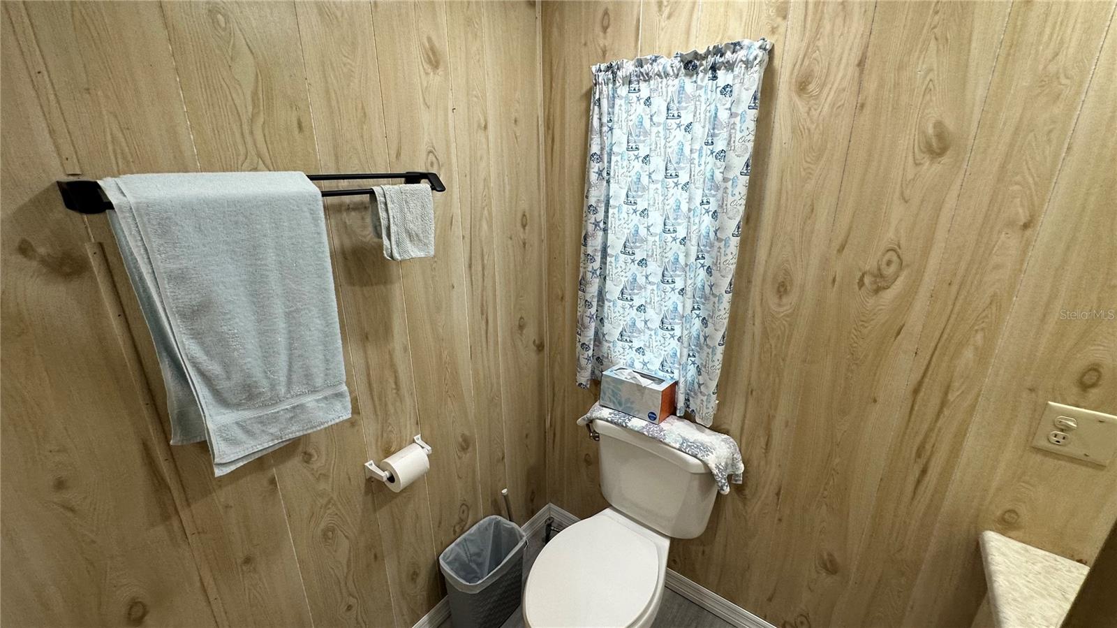 Image 22 of 35 For 214 Leisure Way