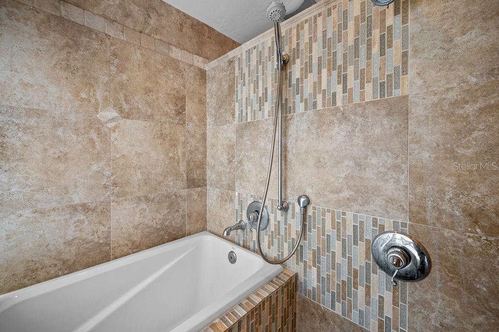 Image 16 of 42 For 8528 10th Avenue Nw