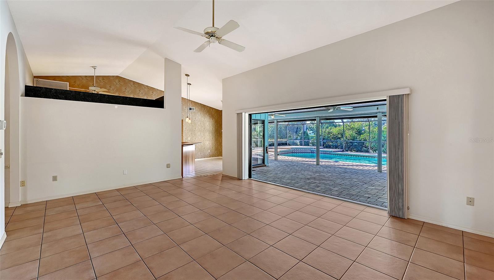 Listing photo id 10 for 4326 Oak View Drive