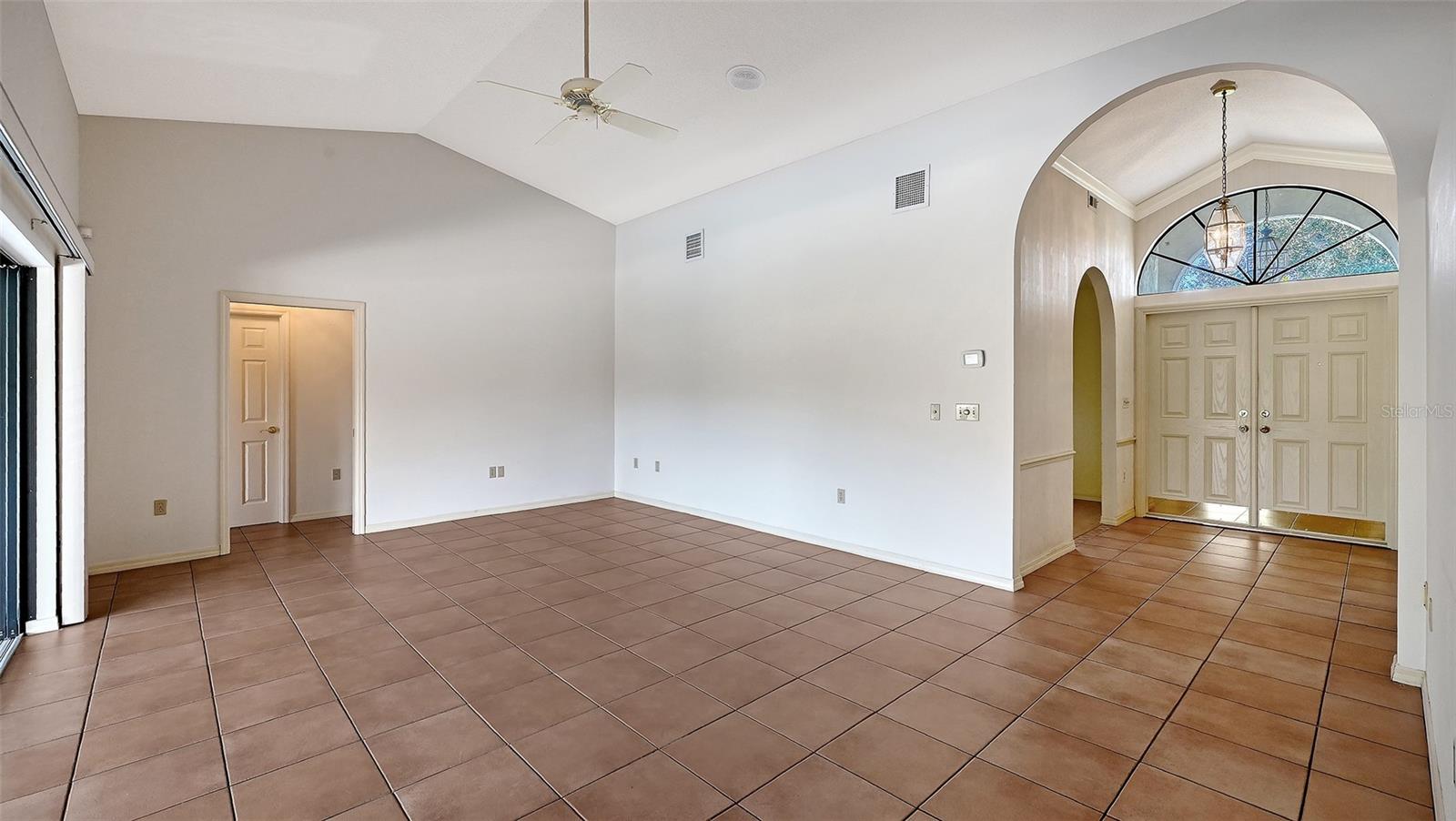 Listing photo id 11 for 4326 Oak View Drive