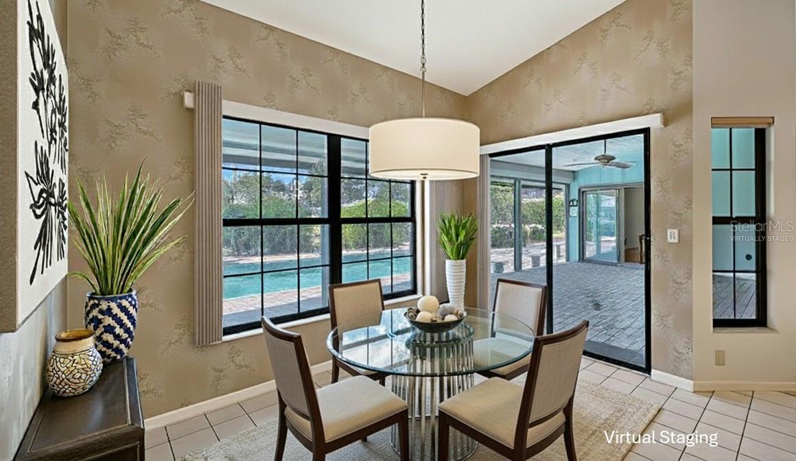 Listing photo id 14 for 4326 Oak View Drive