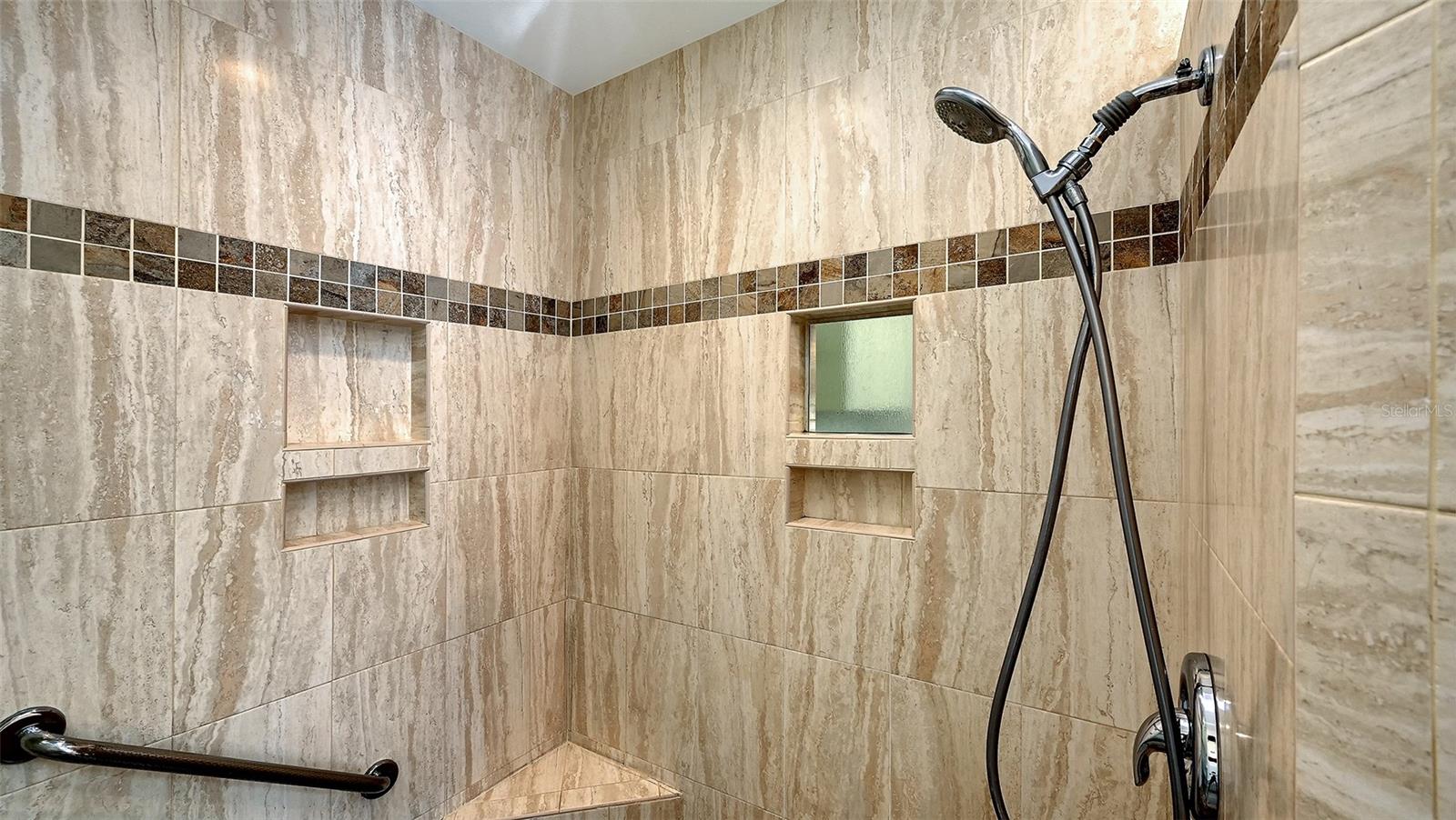 Listing photo id 21 for 4326 Oak View Drive