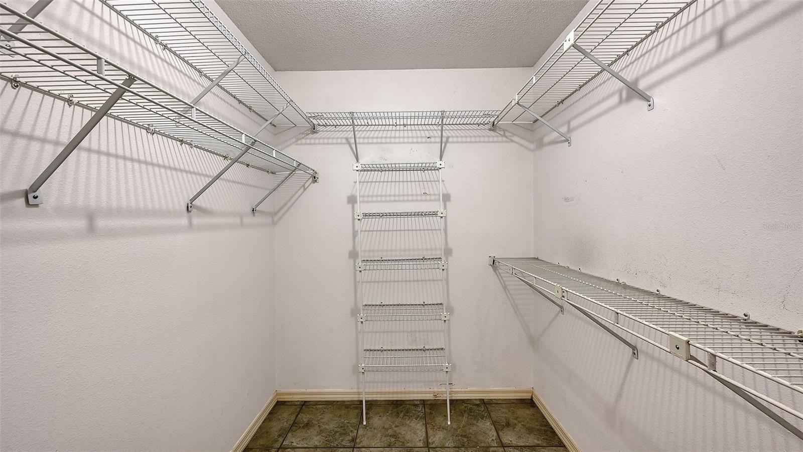 Listing photo id 23 for 4326 Oak View Drive