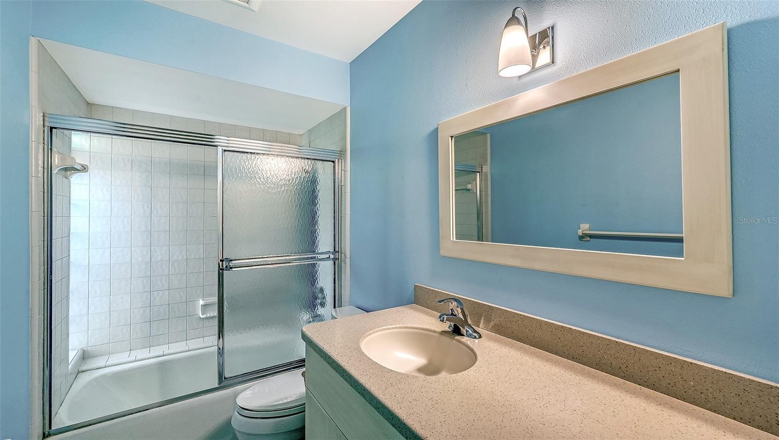 Listing photo id 25 for 4326 Oak View Drive