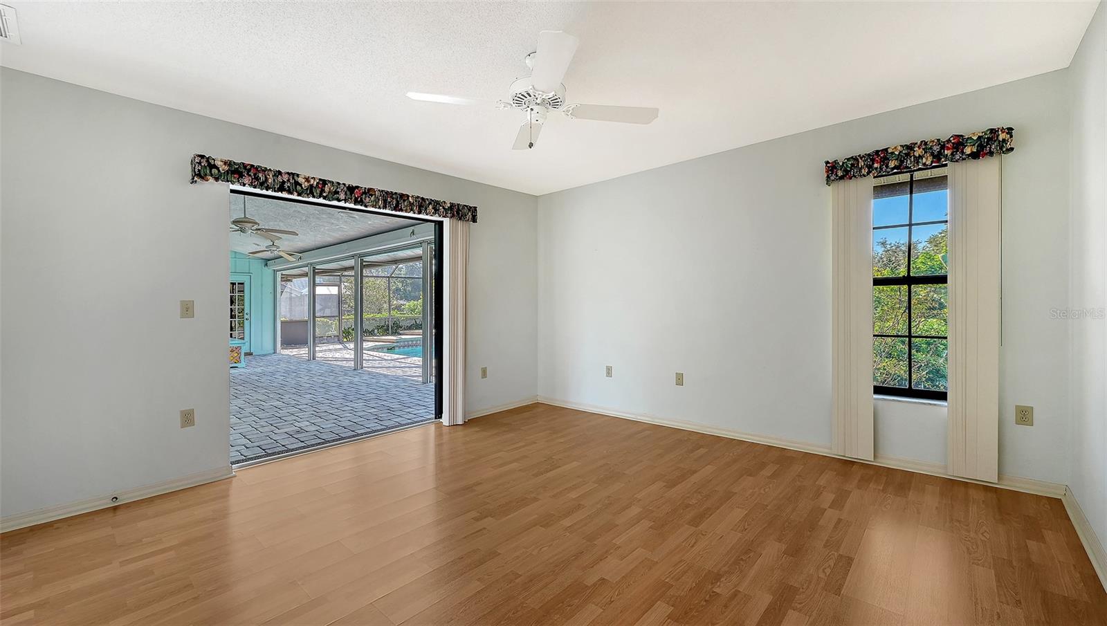 Listing photo id 27 for 4326 Oak View Drive