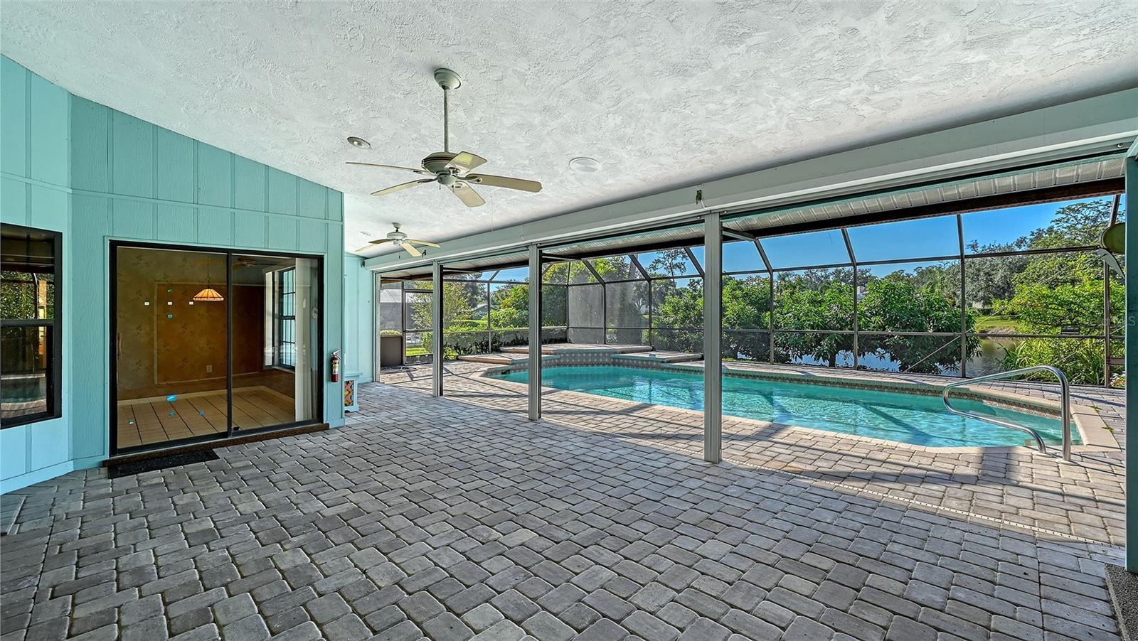 Listing photo id 31 for 4326 Oak View Drive