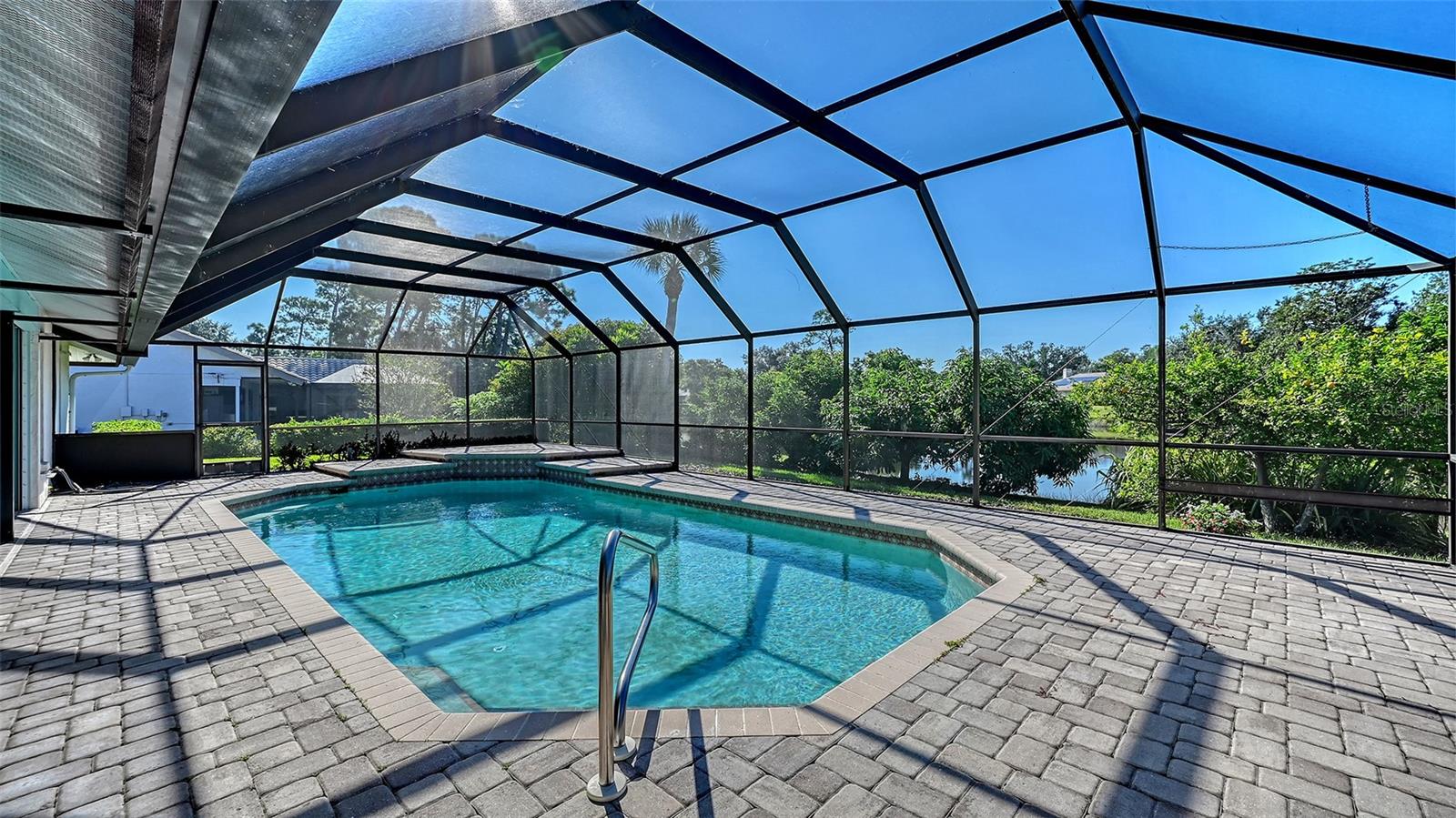 Listing photo id 33 for 4326 Oak View Drive