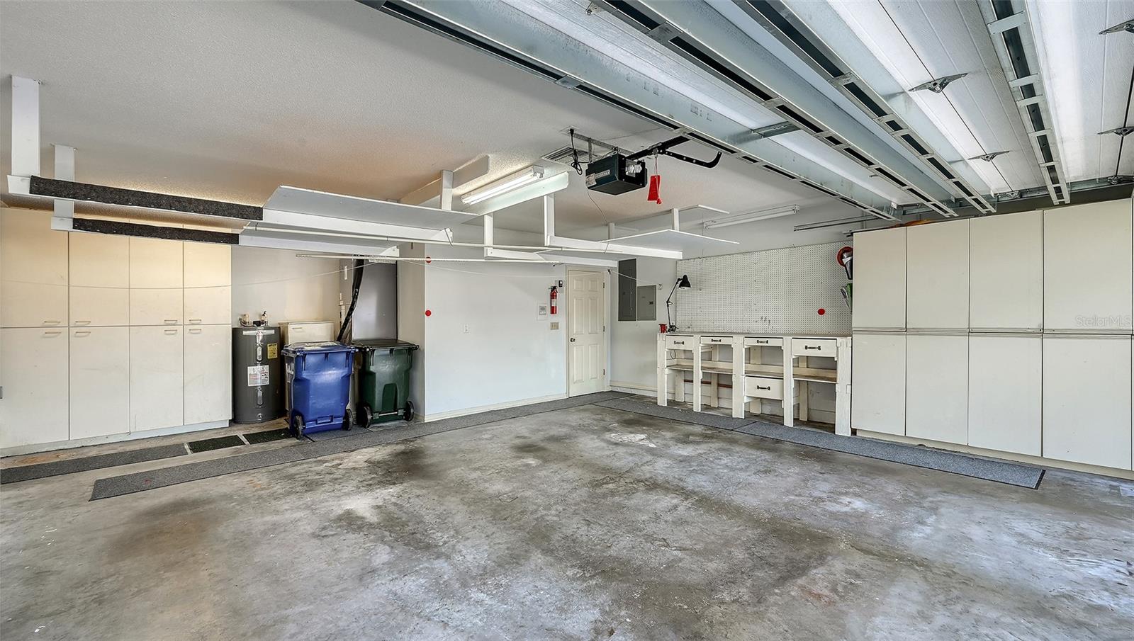 Listing photo id 37 for 4326 Oak View Drive