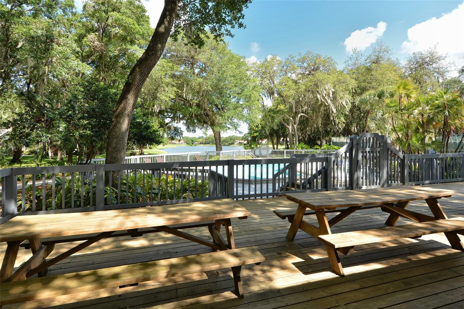 Listing photo id 44 for 4326 Oak View Drive