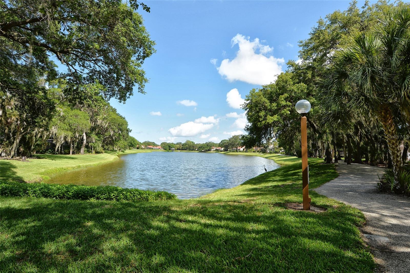 Listing photo id 50 for 4326 Oak View Drive