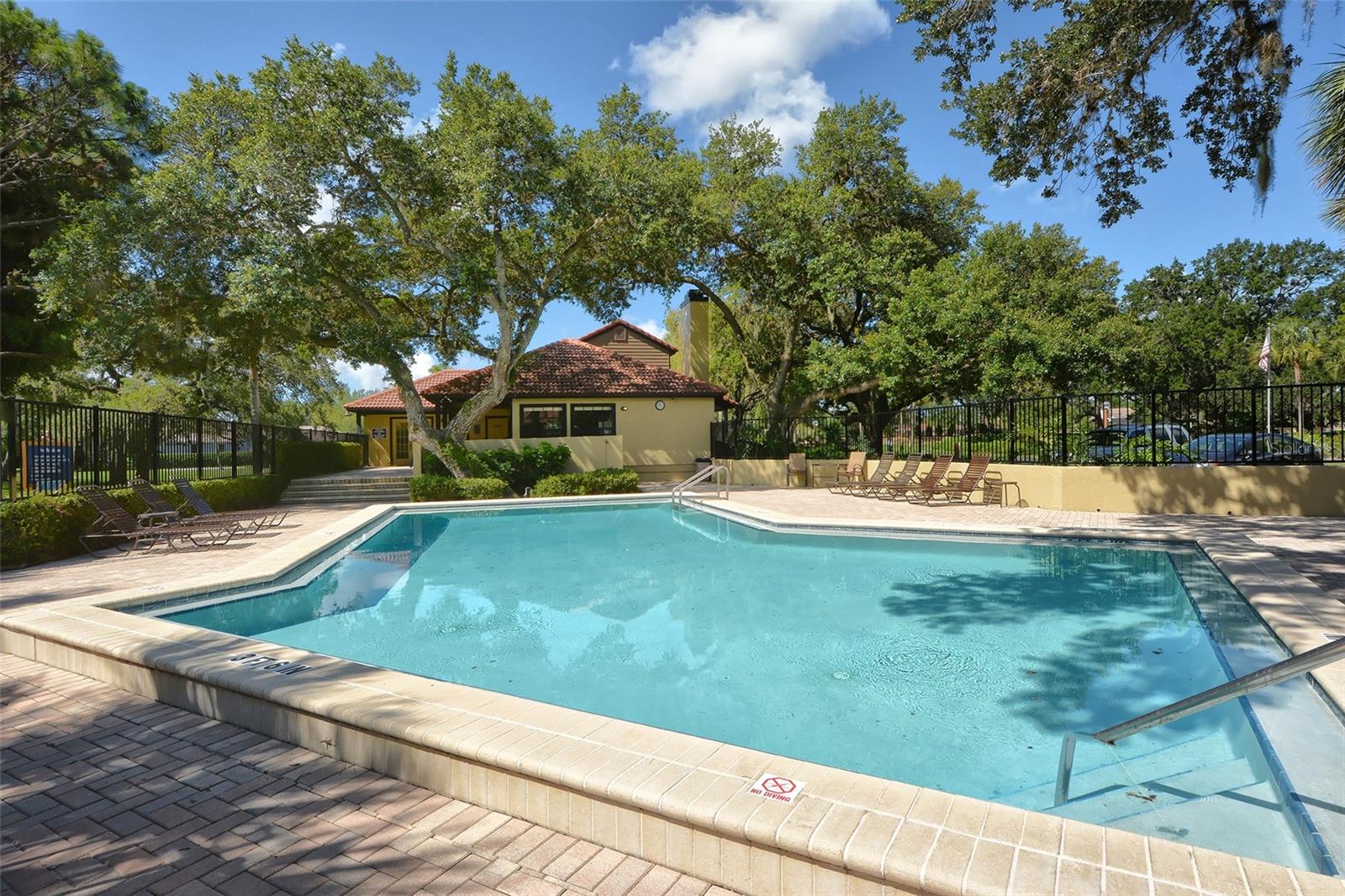 Listing photo id 59 for 4326 Oak View Drive