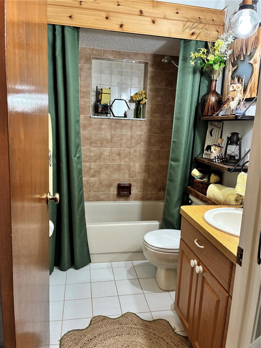 Image 11 of 25 For 11512 Grovewood Boulevard