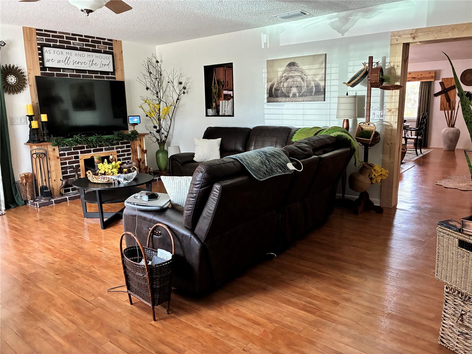 Image 13 of 25 For 11512 Grovewood Boulevard