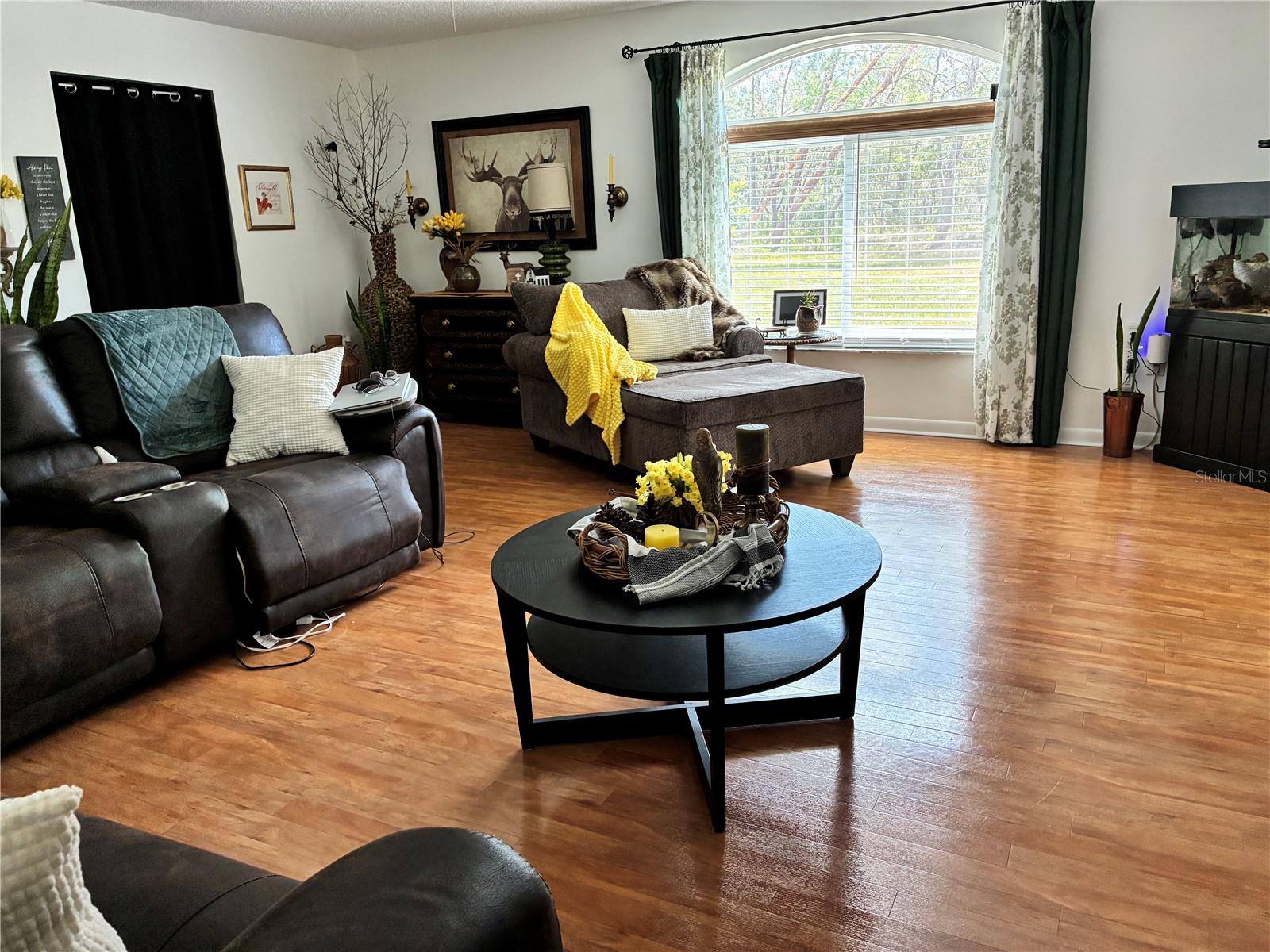 Image 15 of 25 For 11512 Grovewood Boulevard