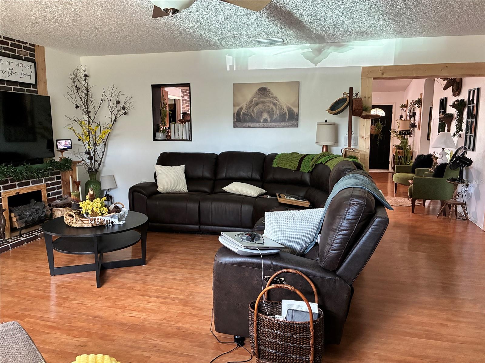 Image 16 of 25 For 11512 Grovewood Boulevard