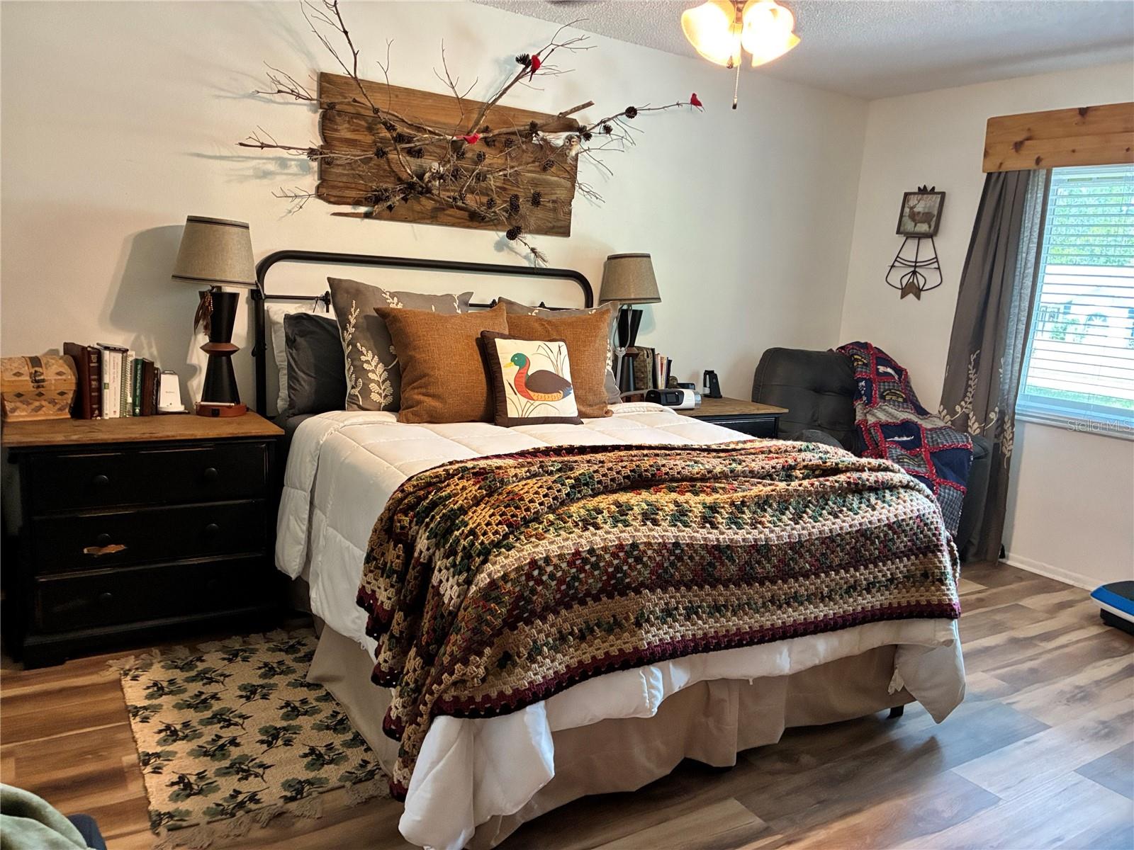 Image 18 of 25 For 11512 Grovewood Boulevard