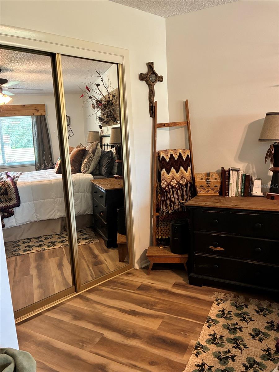 Image 19 of 25 For 11512 Grovewood Boulevard
