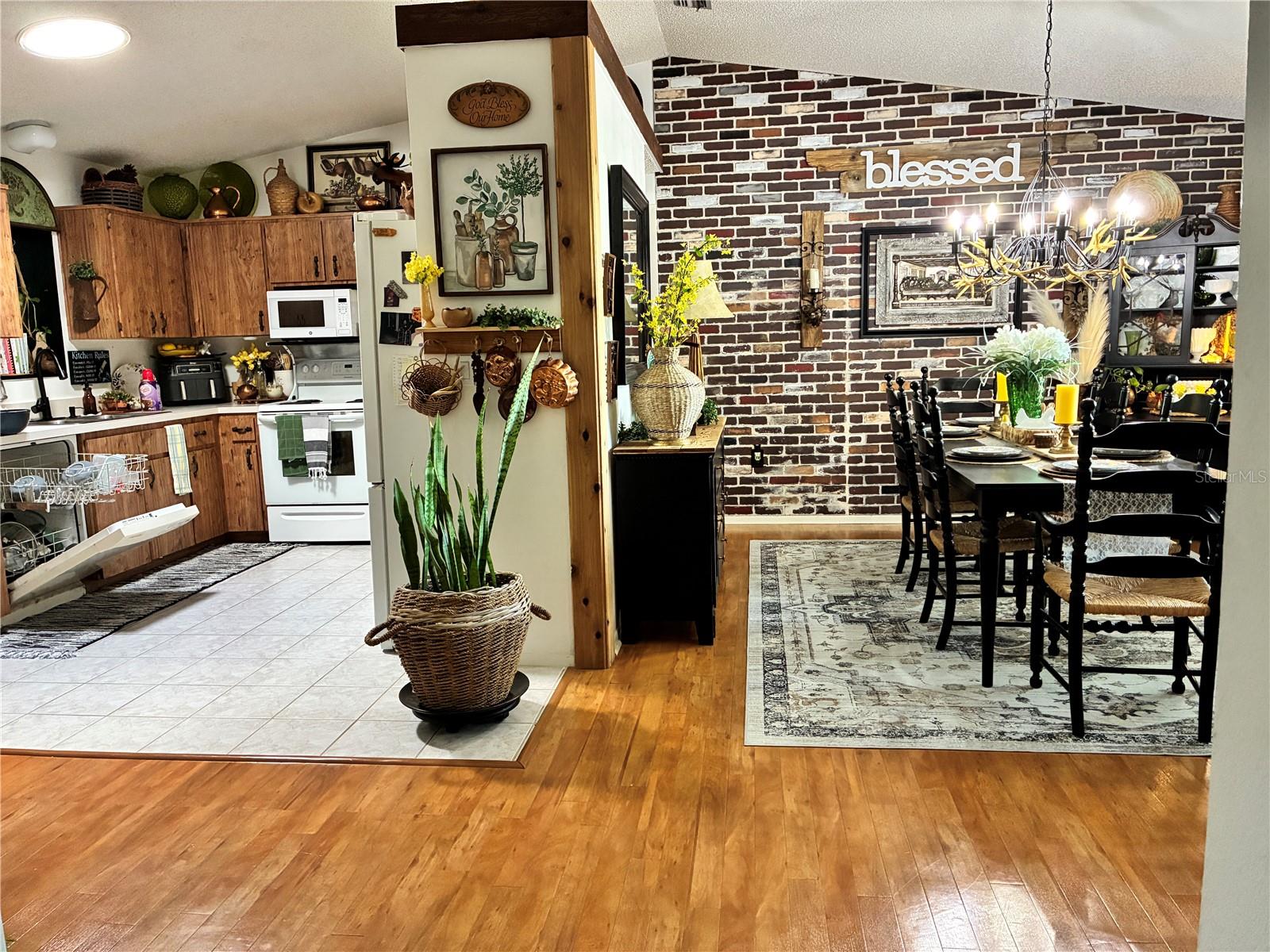 Image 4 of 25 For 11512 Grovewood Boulevard