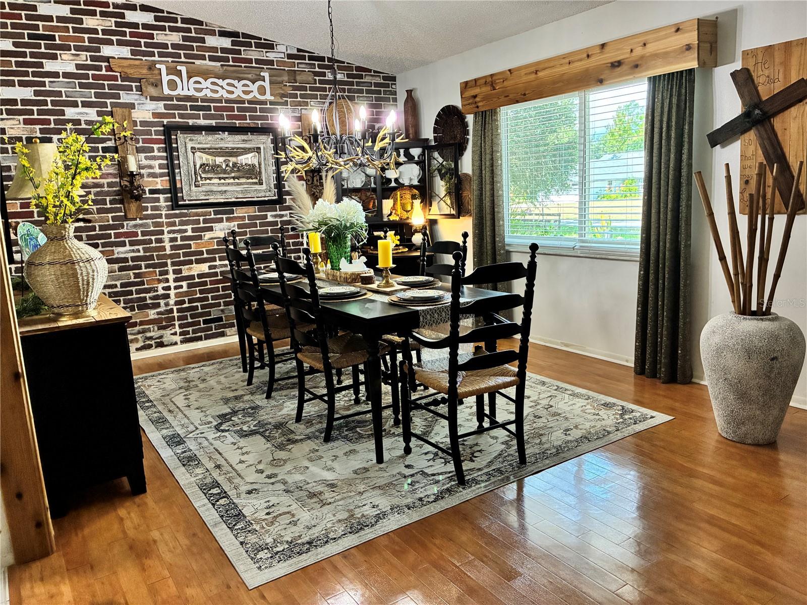 Image 5 of 25 For 11512 Grovewood Boulevard