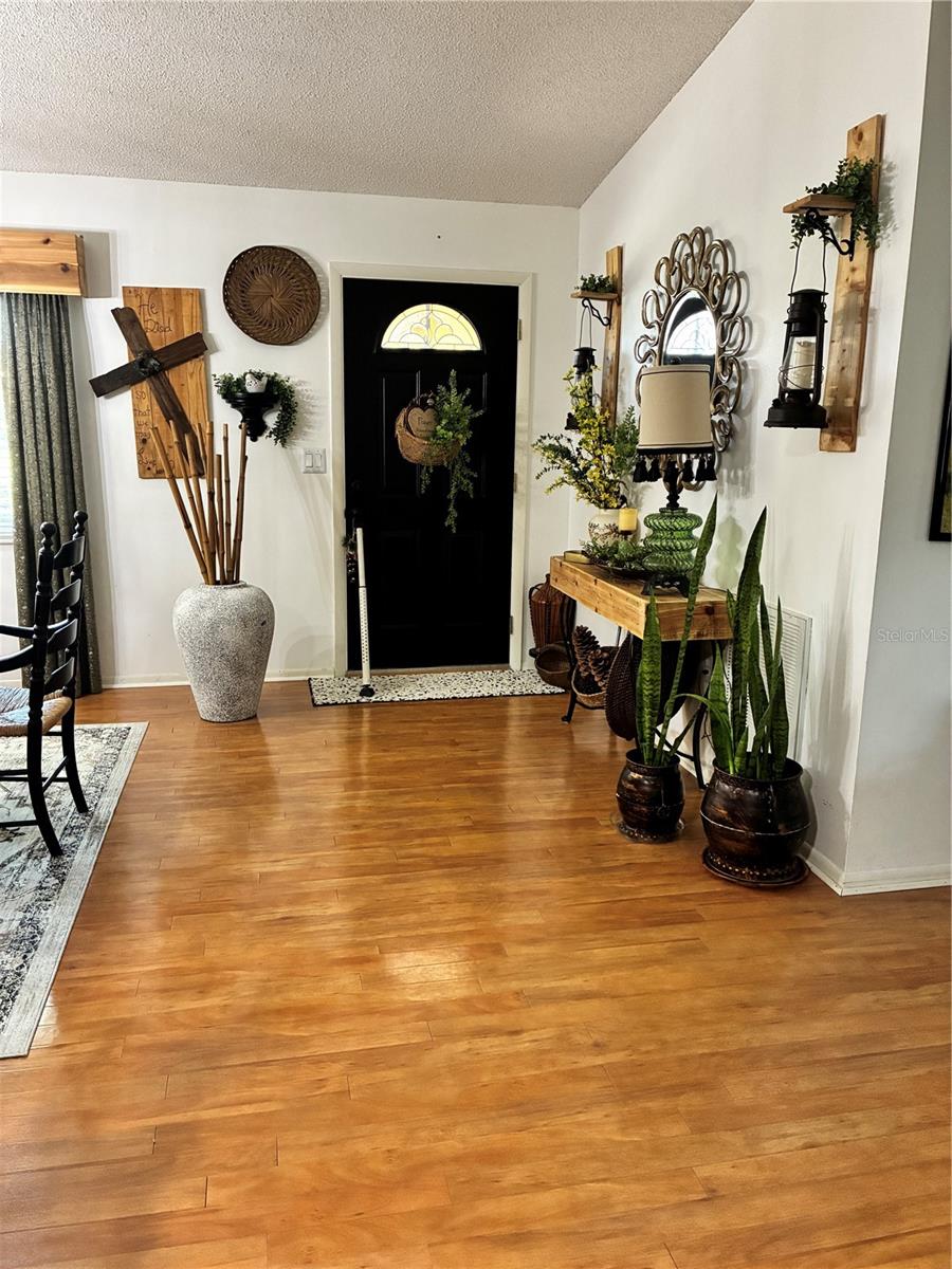 Image 6 of 25 For 11512 Grovewood Boulevard